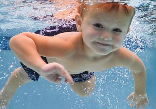 新生儿游泳可以去黄疸吗 新生儿黄疸能游泳吗