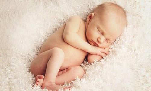 新生儿睡姿怎样为好 新生儿要怎样的睡姿