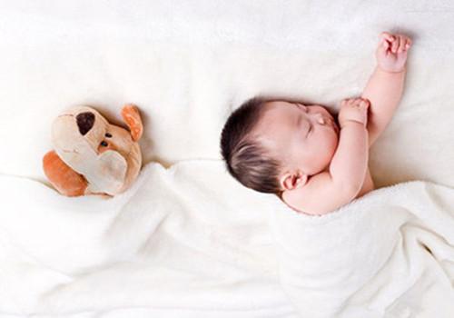 新生儿晚上应该睡多久 新生儿晚上应该睡多久合适