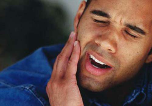 口腔溃疡的原因和治疗方法 反复口腔溃疡的原因和治疗方法