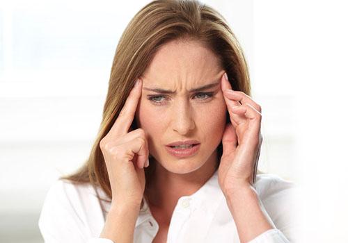 经期头痛怎么办快速缓解（怎样快速缓解经期头痛）