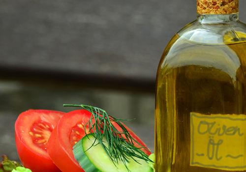 核桃油和橄榄油的区别 核桃油和橄榄油那个更加营养