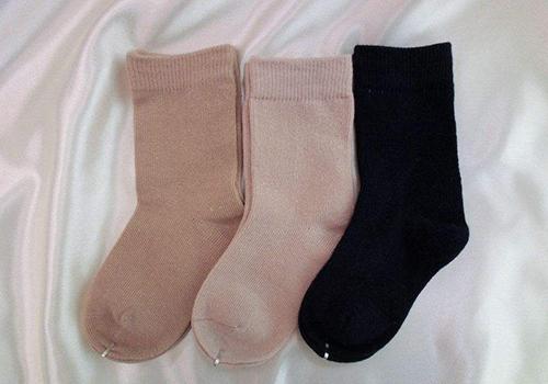 冬天穿袜子睡觉好吗 冬天穿袜子睡觉好吗?