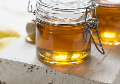 怎样辨别蜂蜜纯不纯 纯蜂蜜是什么颜色的