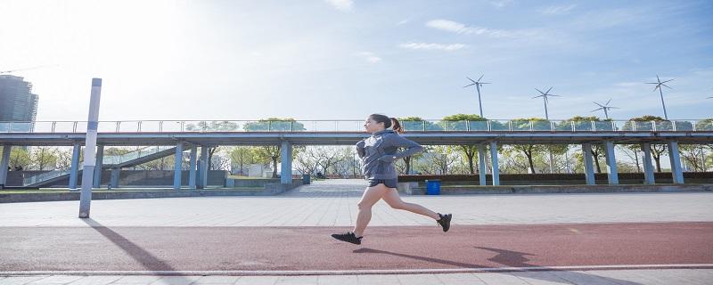 跑步为什么要热身和拉伸 跑步前的热身和跑步后的拉伸运动