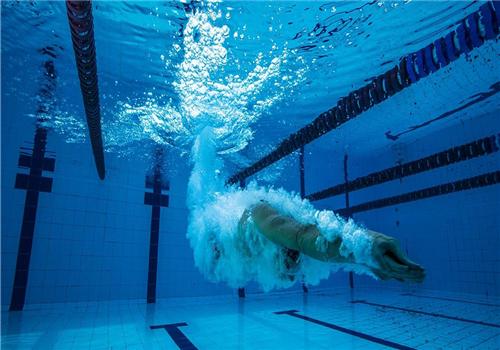每天游泳多少米对身体有好处（每天游泳多少米对身体有好处和坏处）
