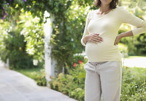 孕妇腿抽筋是怎么回事（孕妇腿抽筋是怎么回事,会影响宝宝健康吗）
