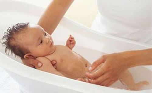 宝宝湿疹可以洗澡吗 宝宝湿疹可以洗澡吗 需要注意的地方都有哪些