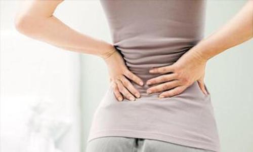 女人腰疼是什么原因引起的（40岁女人腰疼是什么原因引起的）
