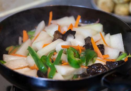 铁锅生锈炒菜能吃吗 铁锅生锈炒菜能吃吗 对人体健康有害