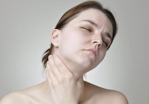 喉咙痛耳朵痛是什么原因（牙龈肿痛喉咙痛耳朵痛是什么原因）