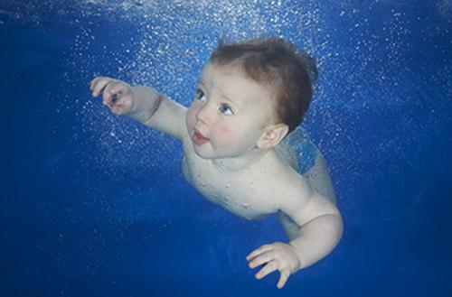 宝宝隔几天游一次泳 宝宝游泳隔几天去一次好