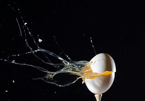 喝白醋泡鸡蛋的副作用 醋泡鸡蛋一次喝多少