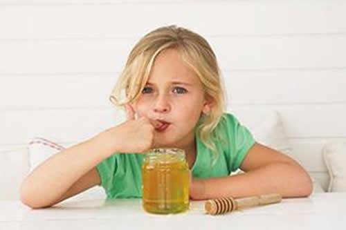 小孩便秘可以喝蜂蜜吗 宝宝便秘能喝蜂蜜吗?
