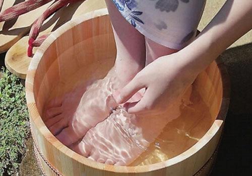 热水泡脚多长时间最好 热水泡脚多长时间最好呀