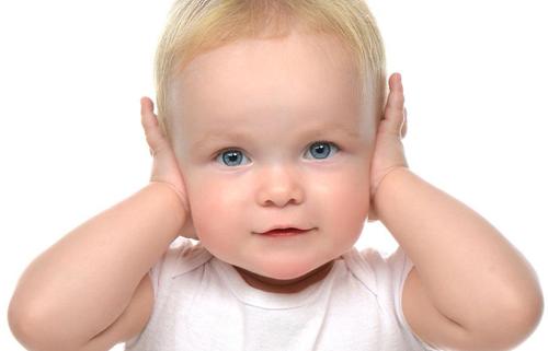 宝宝耳朵发炎是怎么回事（宝宝耳朵发炎是什么原因）