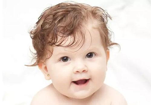 宝宝头发稀疏发黄是什么原因（宝宝头发稀疏发黄是什么原因造成的）