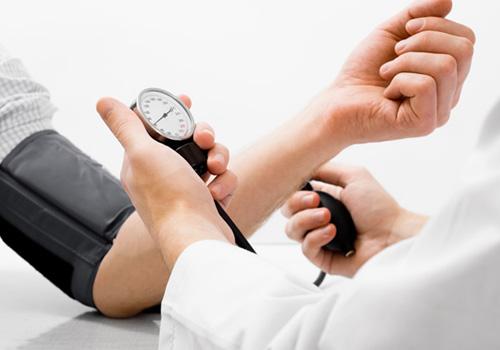 高血压是什么原因引起的 突然高血压是什么原因引起的