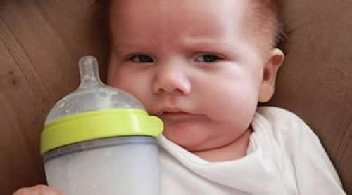 宝宝不会吸奶嘴怎么办 婴儿不会吸奶嘴怎么办