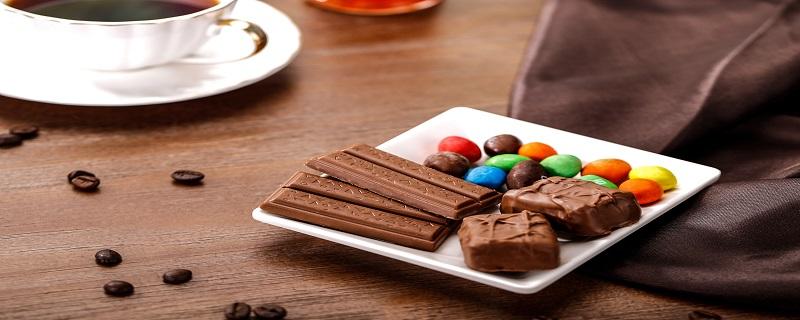 自己在家做巧克力都用什么材料 巧克力和牛奶怎么做好吃