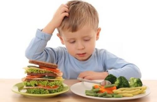 学龄前儿童饮食如何安排（学龄前的儿童膳食应注意）