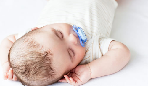 宝宝含奶嘴睡觉好吗 婴儿睡觉时可以含奶嘴吗