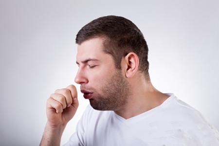 喉咙痒咳嗽可以喝盐水吗 咽喉炎喉咙干痒咳嗽能喝盐水缓解吗