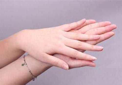 灰指甲前期症状表现 灰指甲早期症状表现
