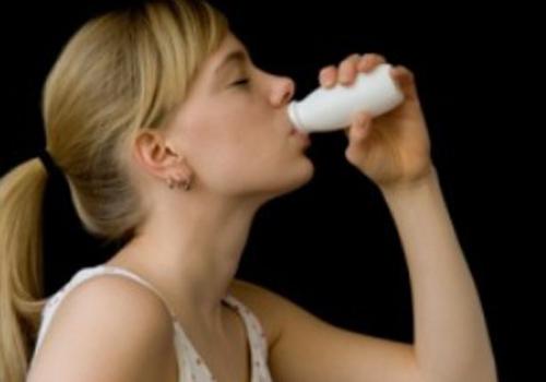 睡前喝酸奶能丰胸吗 酸奶什么时候喝丰胸效果最好