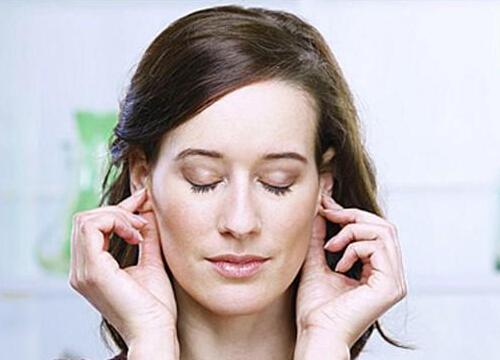 耳部6种按摩法固肾养精效果翻倍（按摩耳朵的功效强肾）