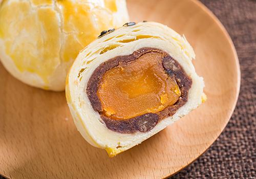 蛋黄酥油皮怎么做 蛋黄酥油皮的制作技巧