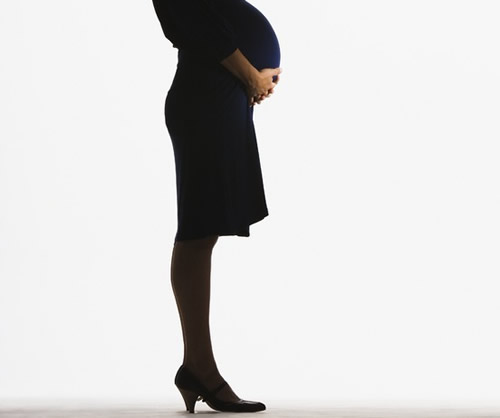 孕妇能穿高跟鞋吗（孕妇能穿高跟鞋吗v?）