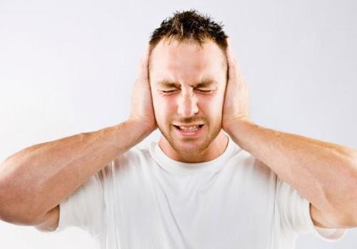 耳朵嗡嗡响是什么原因 经常耳鸣耳朵嗡嗡响用什么办法治