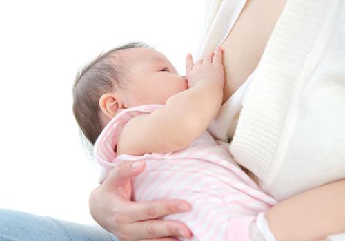 给宝宝喂奶要注意什么问题 给宝宝喂奶以后需要注意什么