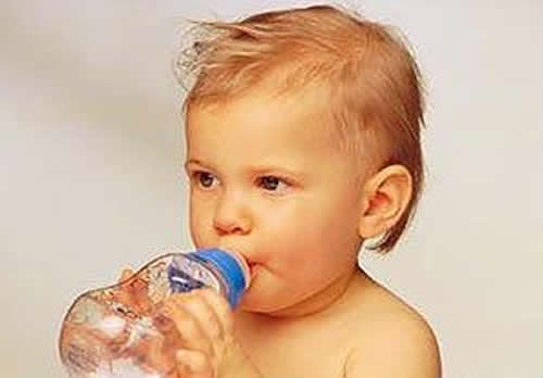 宝宝喝水多好不好 2个月宝宝喝水多好不好