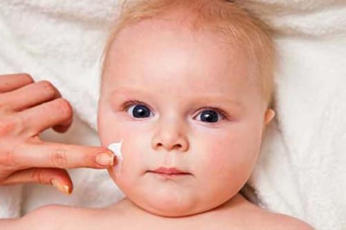 宝宝湿疹母乳擦脸吗 婴儿脸上长湿疹用母乳擦脸会好吗