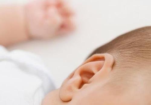 宝宝中耳炎是怎么引起的（宝宝中耳炎是怎么引起的 严重吗）