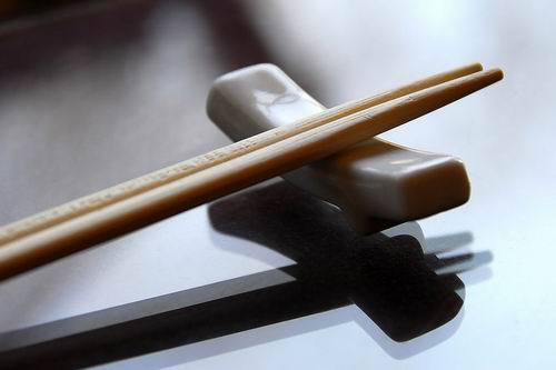 吃饭时筷子断了会有什么预兆 吃饭时一双筷子断了会有什么预兆