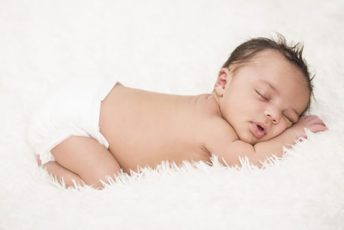 新生儿怎么睡觉才能睡出好头型 新生儿怎样才能睡出好头型