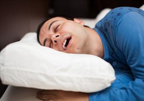 睡觉打呼噜的原因是什么 睡觉打呼噜是什么原因造成的