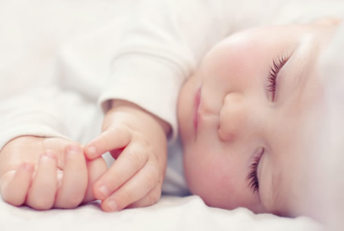婴儿的睡眠时间是多少 婴儿的睡眠时间是多少?