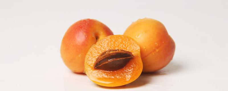 苹果和杏子能一起吃吗 苹果能和杏仁一起吃吗