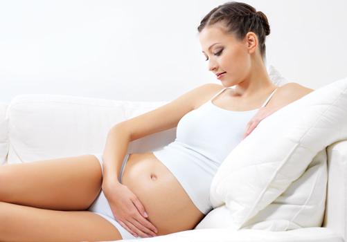 孕妇脚肿是什么原因（6个月孕妇脚肿是什么原因）
