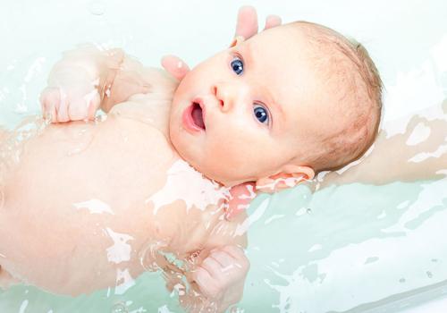 宝宝游泳时间多久合适 一岁宝宝游泳时间多久合适