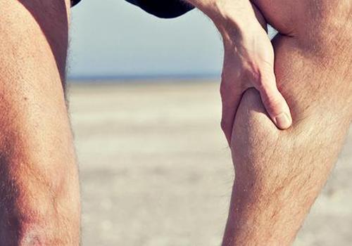 小腿抽筋是什么原因引起的 青少年小腿抽筋是什么原因引起的