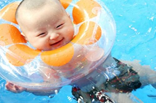 宝宝游泳有什么好处（三个月的宝宝游泳有什么好处）