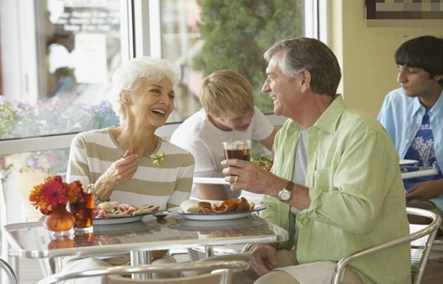 老年人不爱吃饭是什么原因（老年人突然不爱吃饭是什么原因分析）