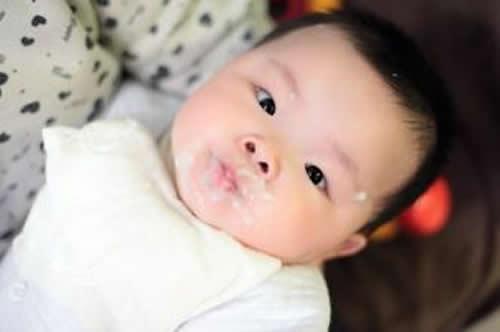 宝宝吃米粉拉绿便便怎么回事 婴儿吃米粉后拉绿便便