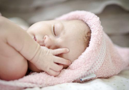 宝宝睡眠紊乱是什么原因（影响宝宝睡眠的原因有哪些）