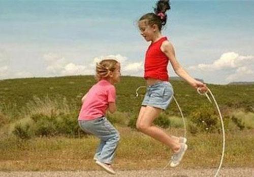 女生跳绳能长高吗 15岁女生跳绳能长高吗